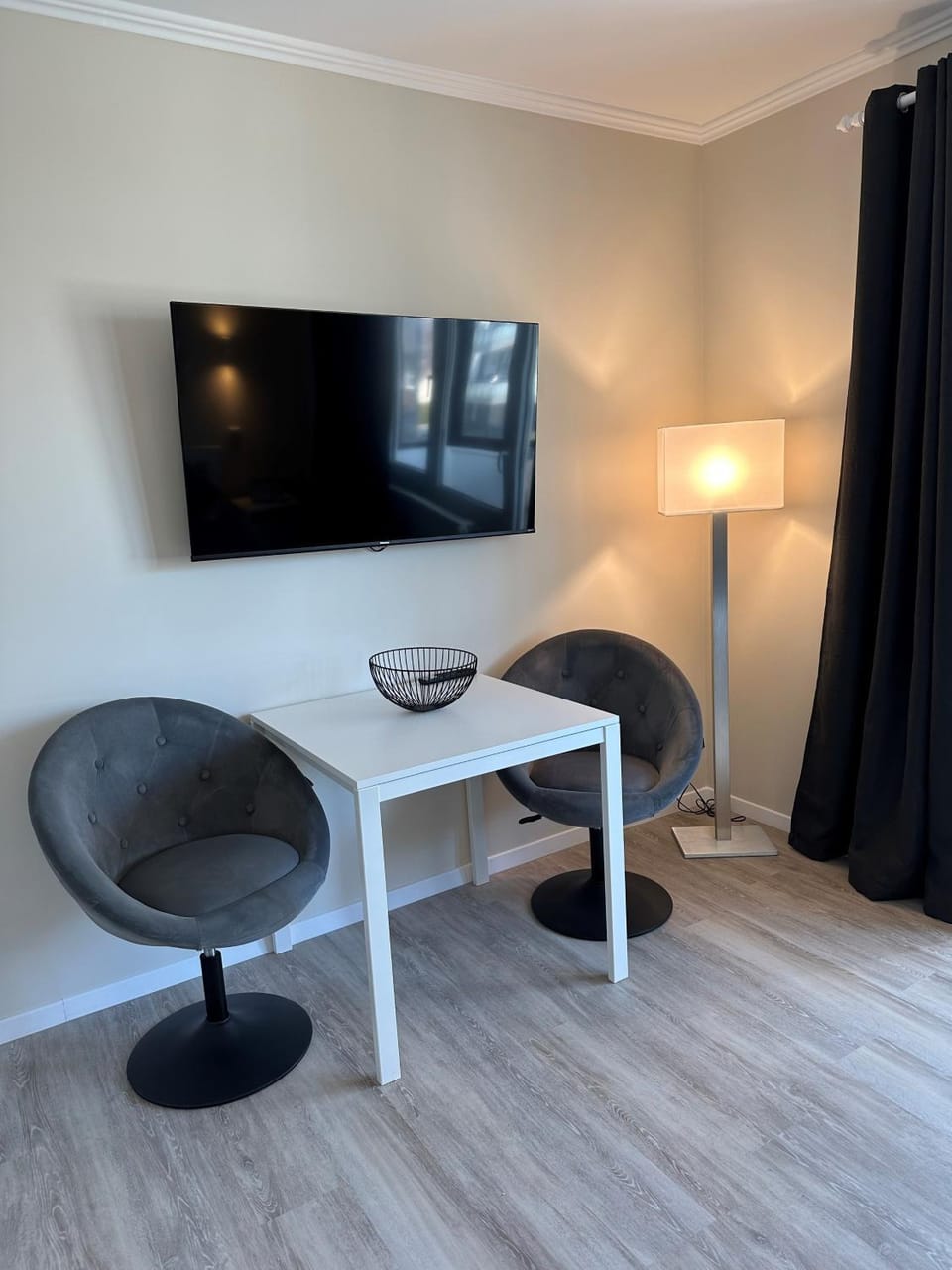 Communal lounge/ TV room, TV and multimedia, Seating area