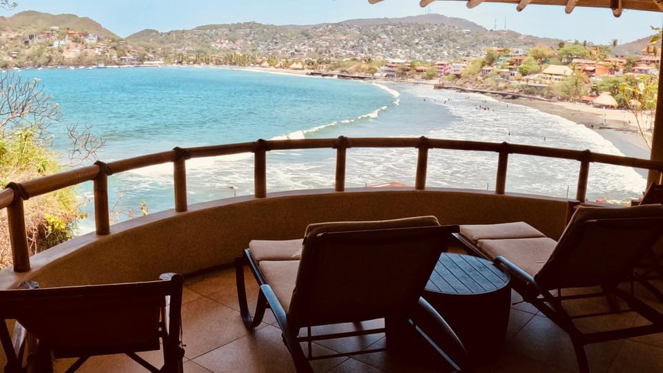 Casa de Ali: Located on the beach! Apartment in Zihuatanejo