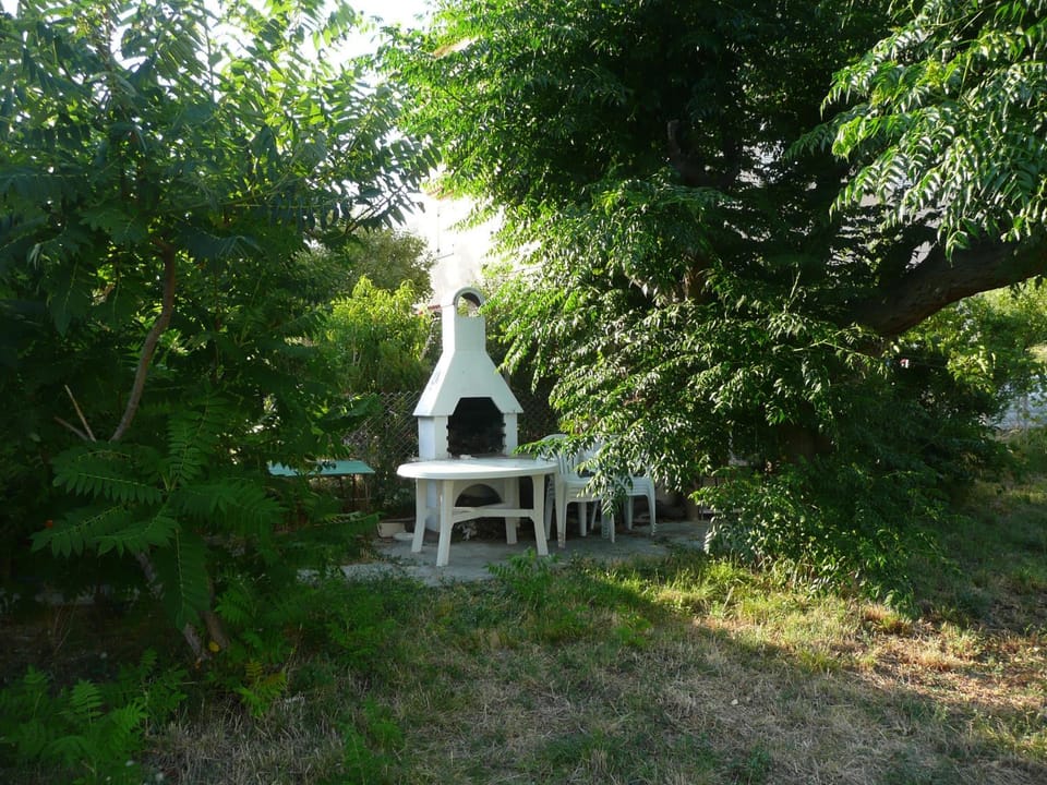 Location, children, Family