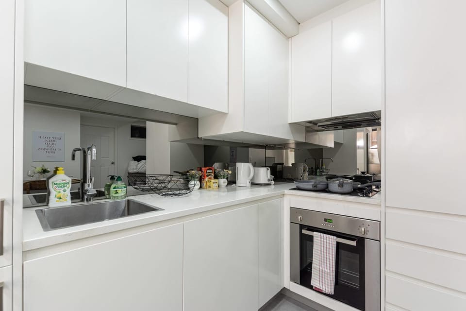 2 BD Apt with Large Courtyard near The Star Casino Apartment in Sydney