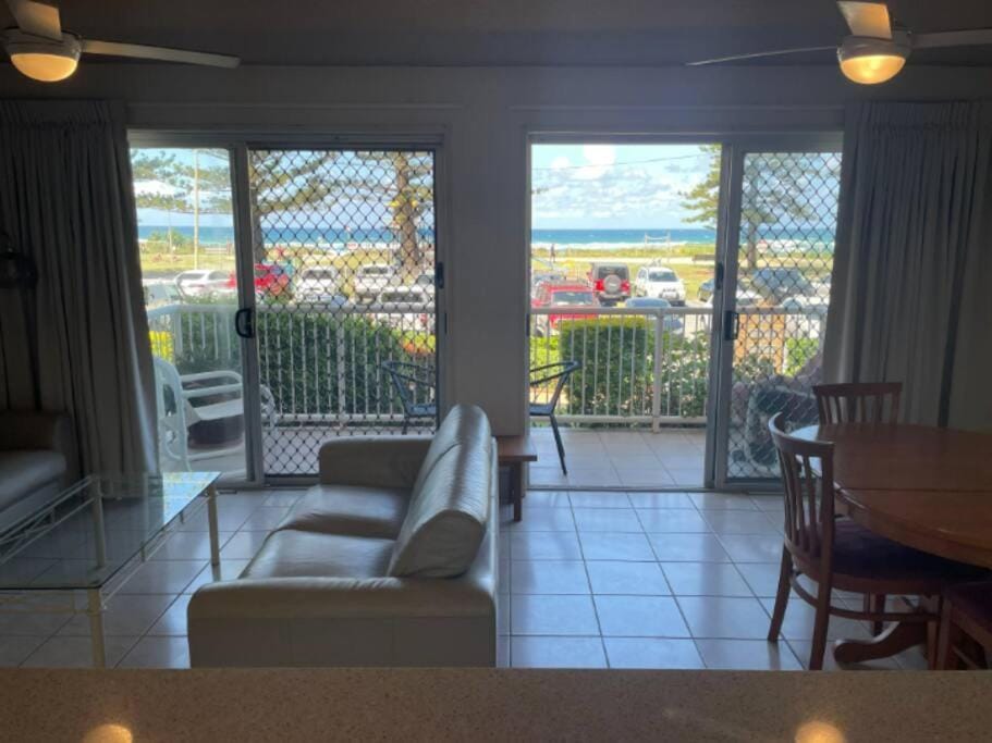 2 Bedroom Ocean-view Apartment Apartment in Mermaid Beach
