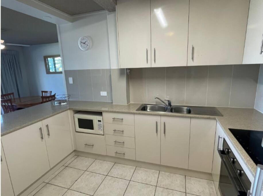 2 Bedroom Ocean-view Apartment Apartment in Mermaid Beach