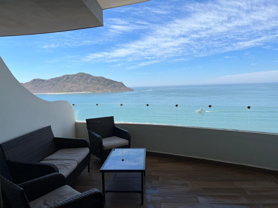 Natural landscape, View (from property/room), Balcony/Terrace, Beach, Sea view