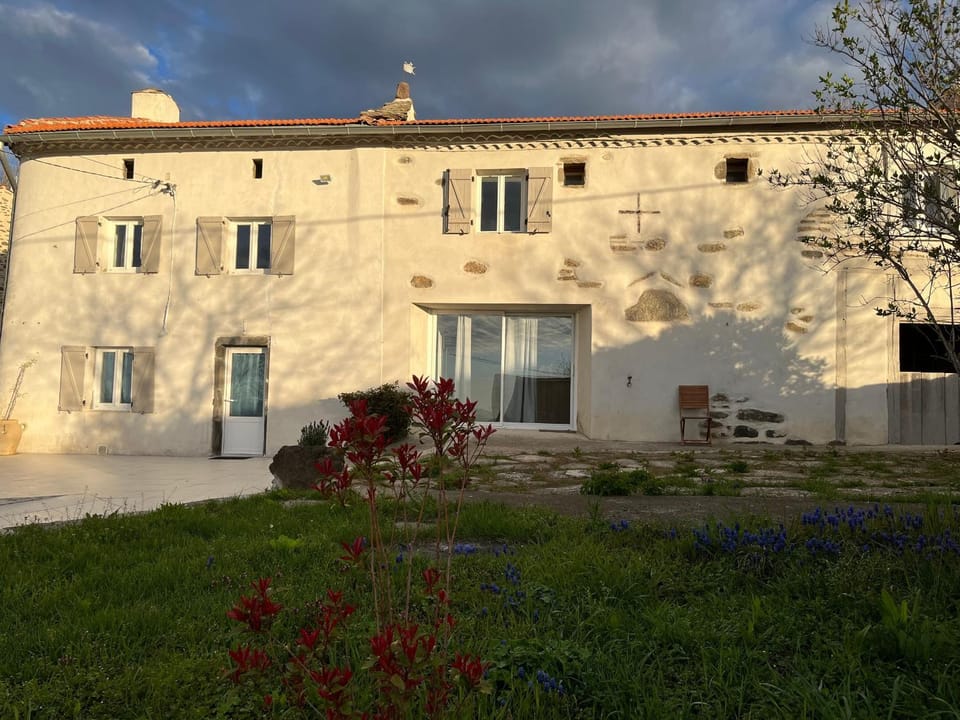 Maison de vacances rénovée à la ferme, terrasse, proche du Parc Ardes, Puy de Dôme et Brioude - FR-1-582-375 House in Auvergne-Rhône-Alpes