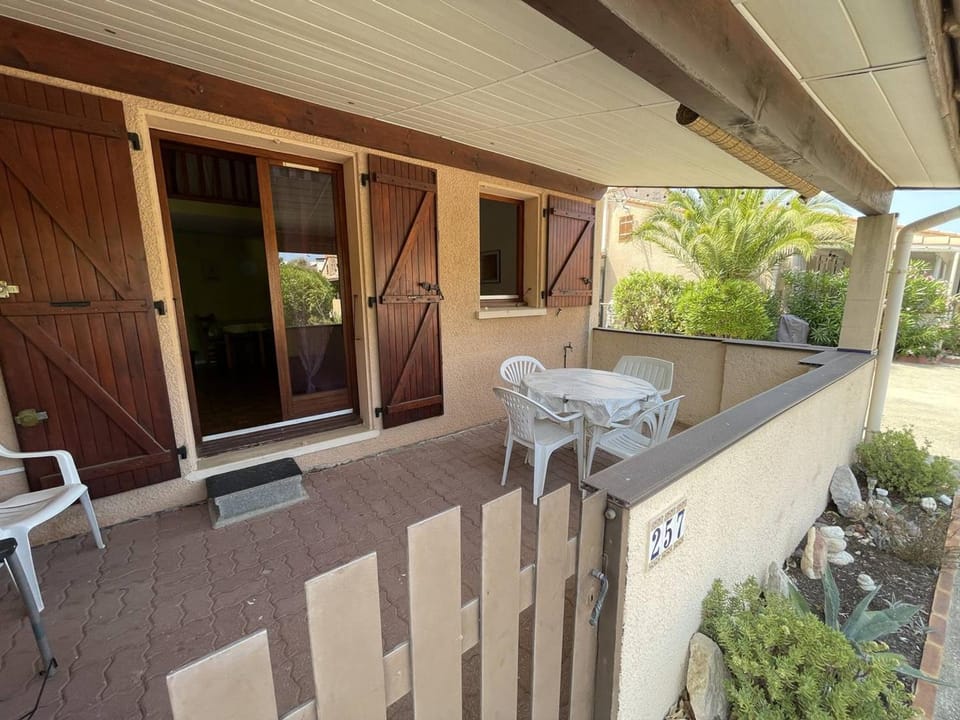 Charmant pavillon 2 pièces + mezzanine, 5 couchages, proche plage, terrasse, parking, animaux admis - FR-1-106-93 Villa in Saint-Cyprien