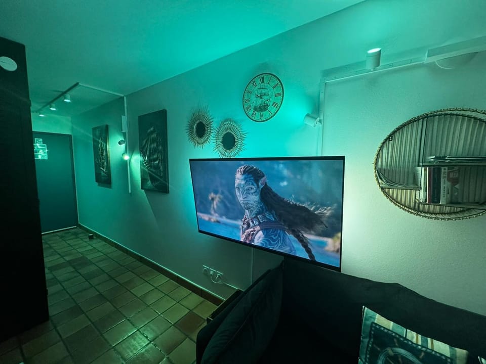 Communal lounge/ TV room, TV and multimedia, Evening entertainment, air conditioner