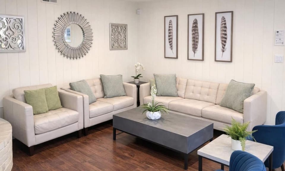 Palm Villa Disneyland Pool 4 Bedroom 3 Bath HotTub House in Anaheim