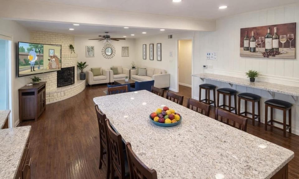 Palm Villa Disneyland Pool 4 Bedroom 3 Bath HotTub House in Anaheim