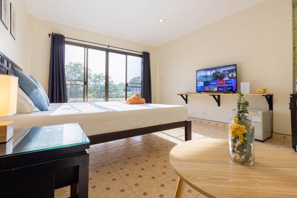 Bed, TV and multimedia, Bedroom