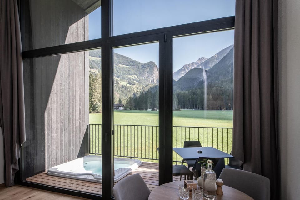 Spring, Natural landscape, Balcony/Terrace, Living room, Seating area, Dining area, Mountain view
