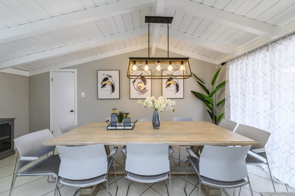 Disneyland Dream Villa 5 BR 3 BA Arcade Games House in Garden Grove