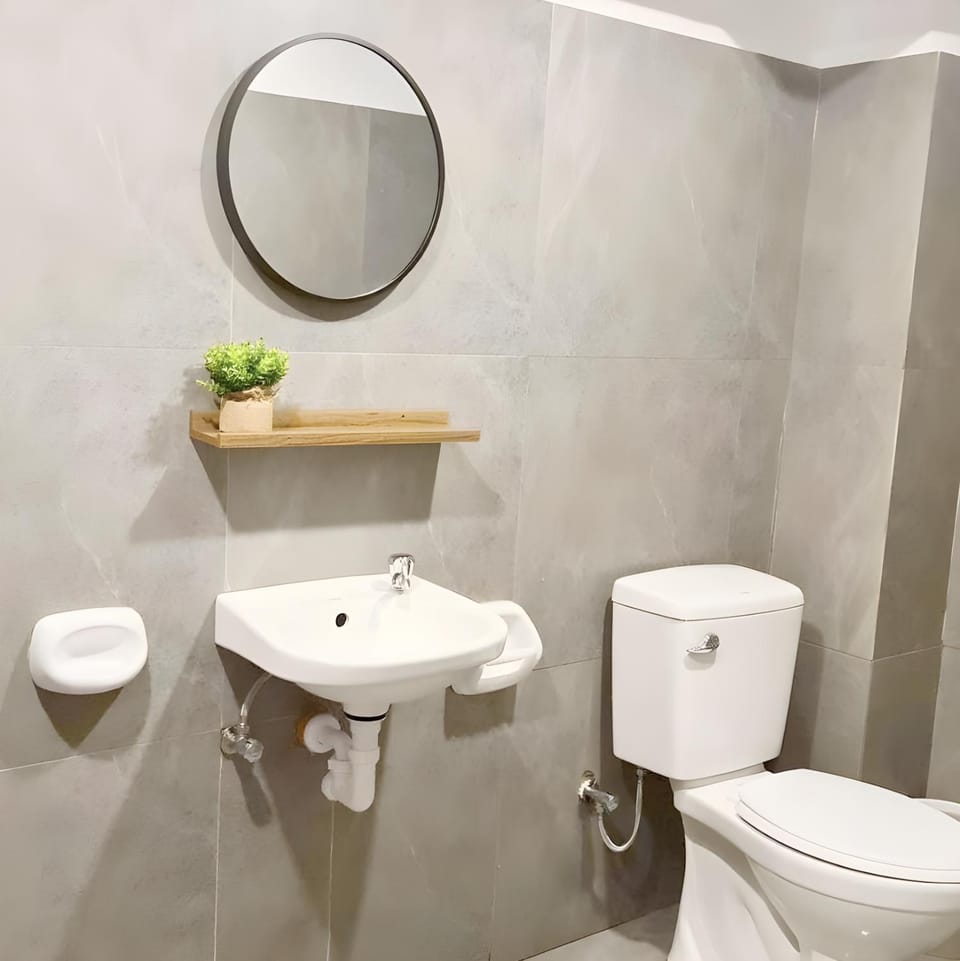New Modern Suite Near Airport & Beach Apartment in Lapu-Lapu City