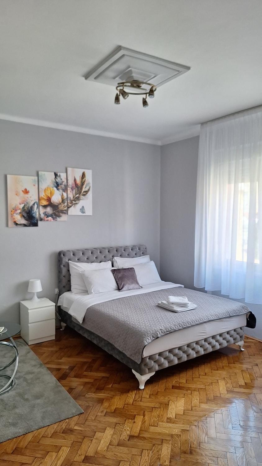 Bed, Living room, Photo of the whole room, Bedroom