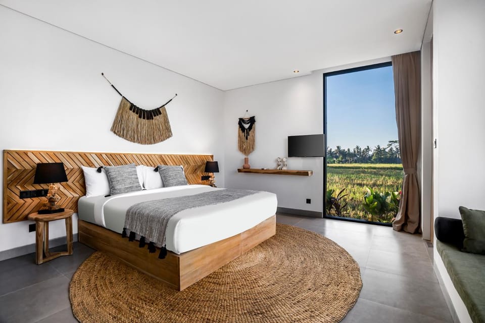 Bed, TV and multimedia, View (from property/room), Bedroom, air conditioner