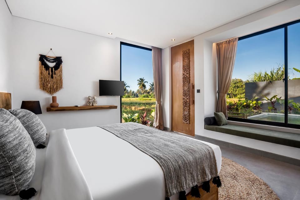 Bed, TV and multimedia, View (from property/room), Bedroom, air conditioner