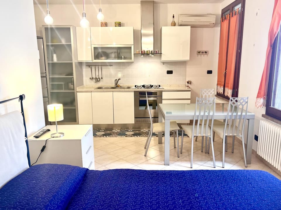 Kitchen or kitchenette, kitchen, kitchen