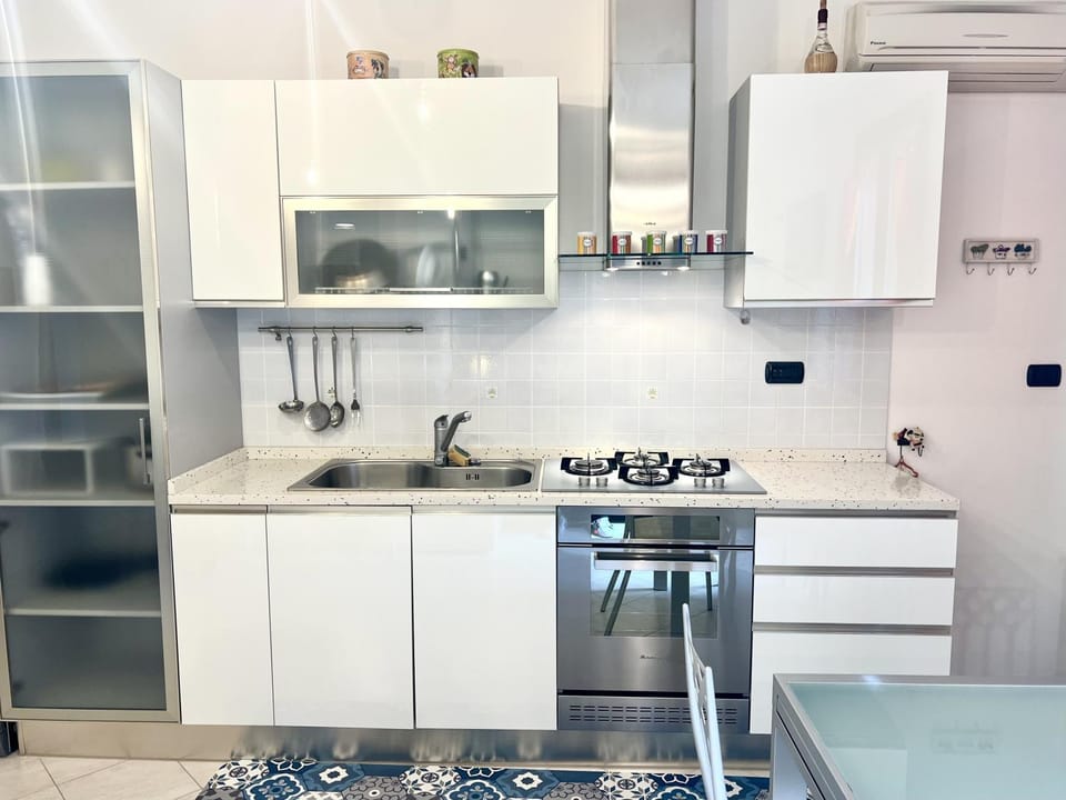 Kitchen or kitchenette, kitchen, kitchen