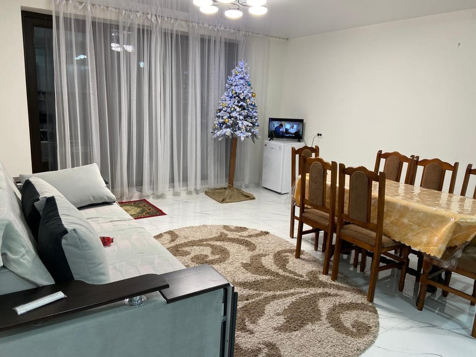 Communal lounge/ TV room, Dining area