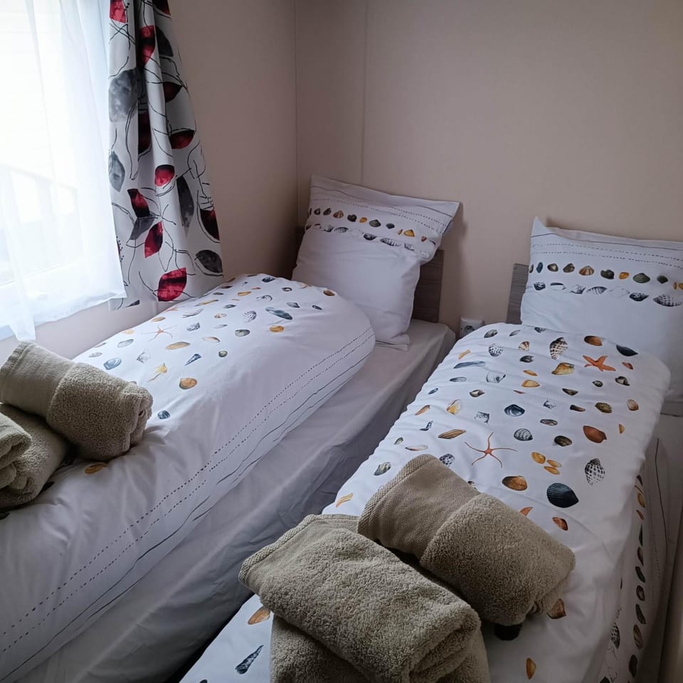 Caravan Aan Zee Arnani Campground/ 
RV Resort in Ostend