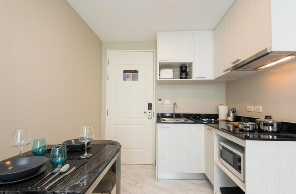 Dining area, kitchen