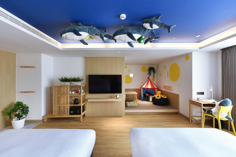 Photo of the whole room, Bedroom