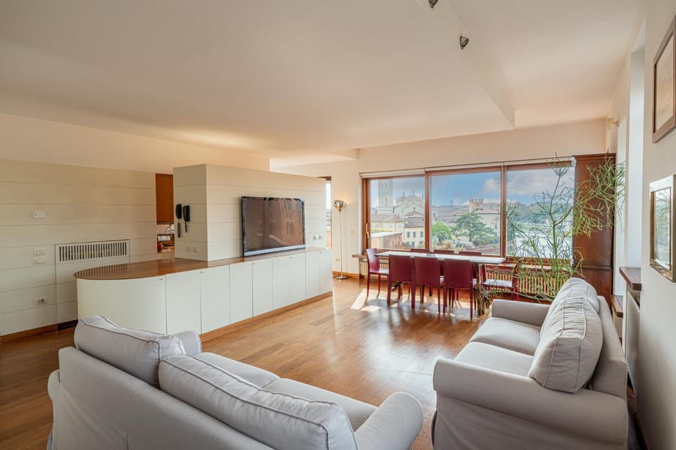 TV and multimedia, Kitchen or kitchenette, Living room, Dining area