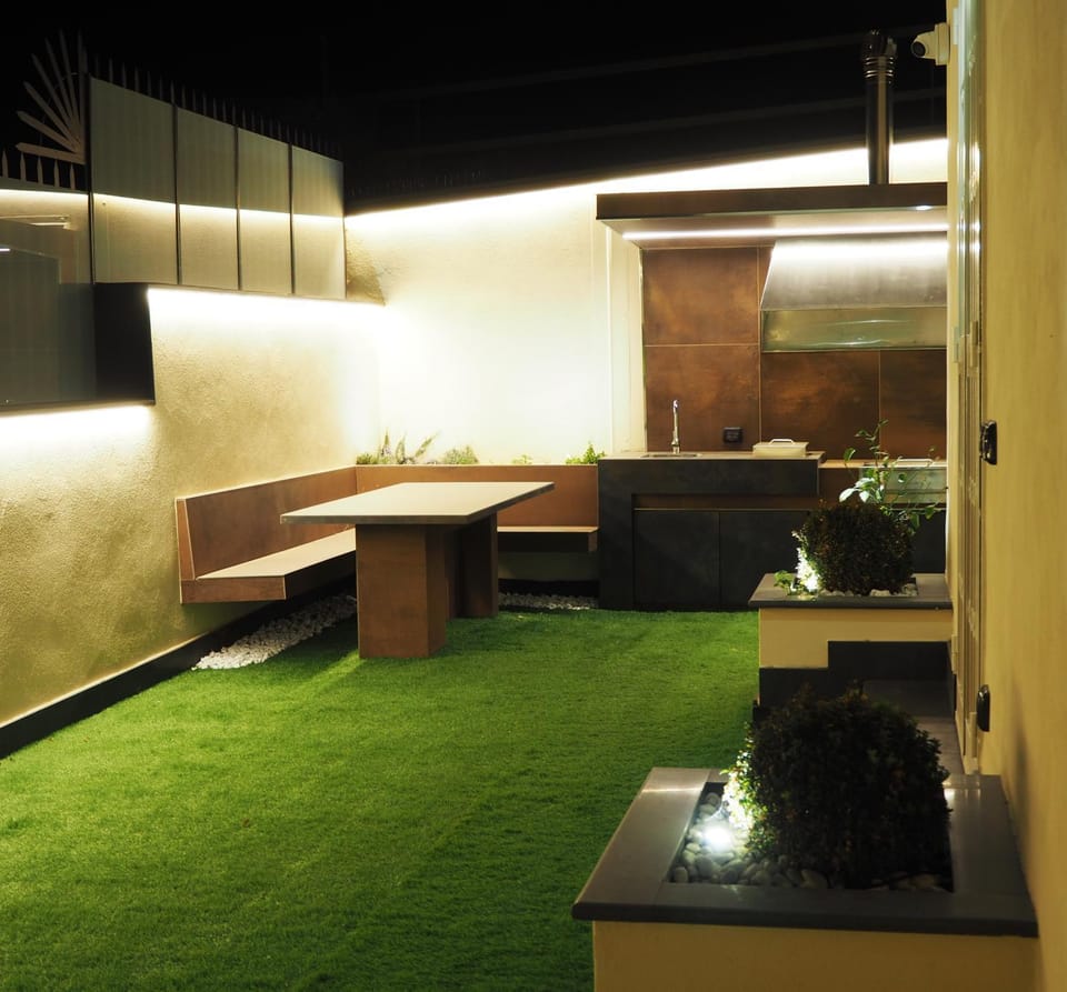 Property building, BBQ facilities, Balcony/Terrace