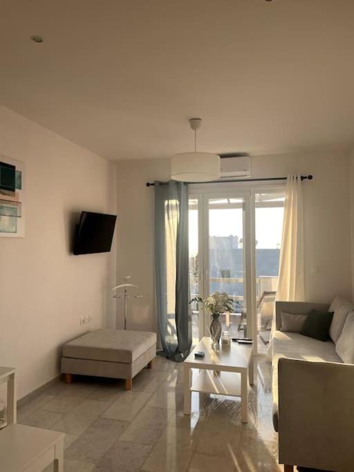 Living room, Photo of the whole room, Seating area, Evening entertainment