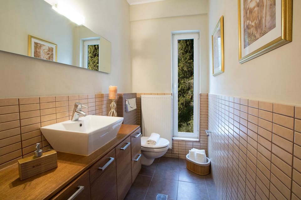 Toilet, Bathroom