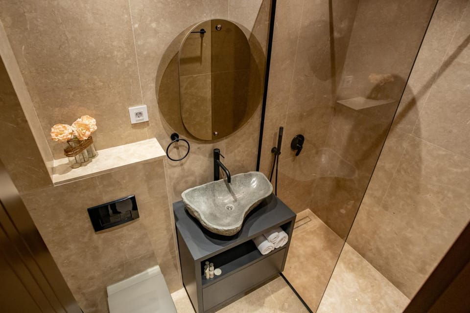 Toilet, Bathroom, towels