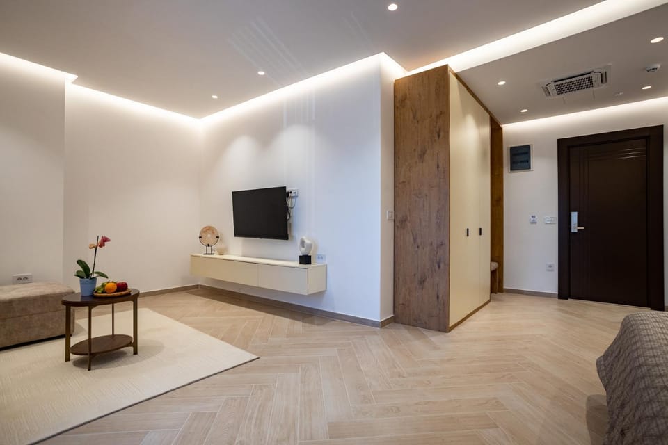 TV and multimedia, Living room, Seating area, wardrobe