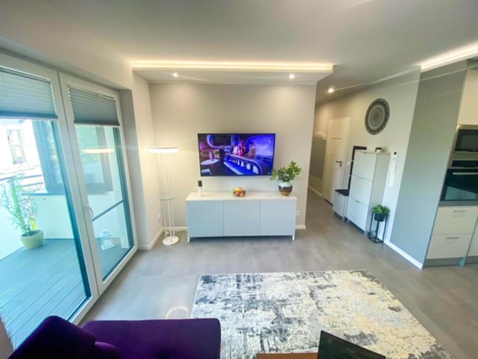 TV and multimedia, Kitchen or kitchenette, Living room, Seating area
