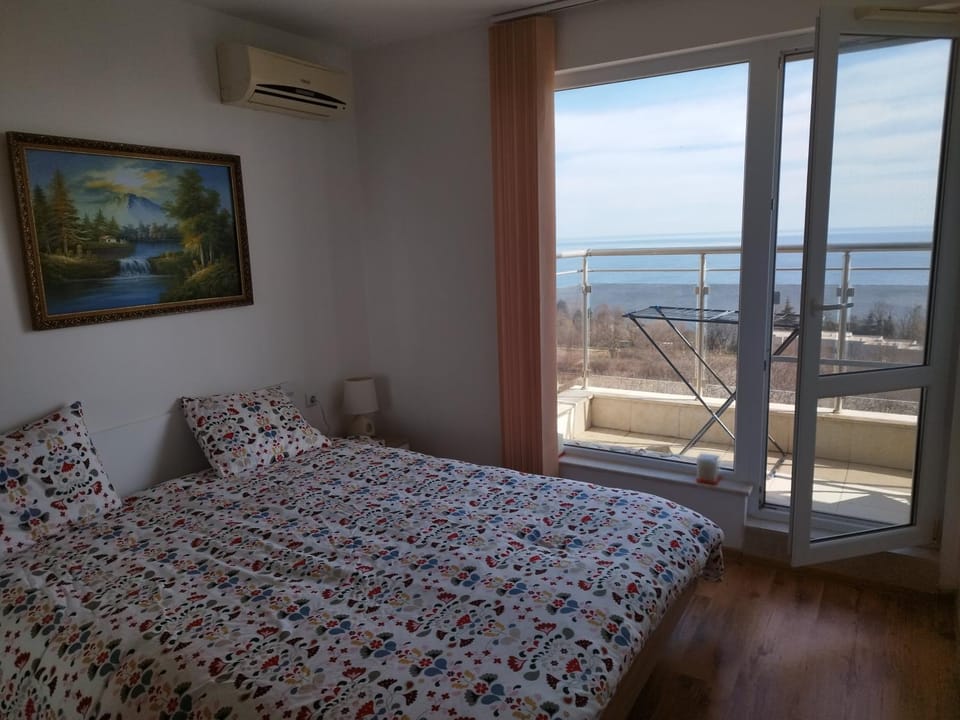 Bed, View (from property/room), Balcony/Terrace, Photo of the whole room, Bedroom, Sea view