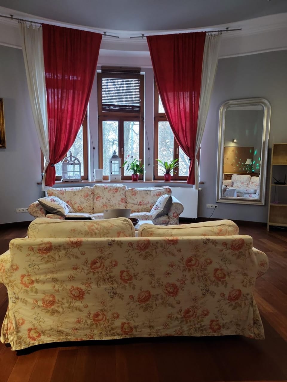 Bed, TV and multimedia