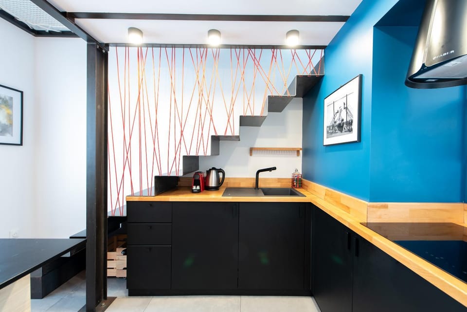 Coffee/tea facilities, Kitchen or kitchenette, Decorative detail, dishwasher, microwave, stove, washing machine