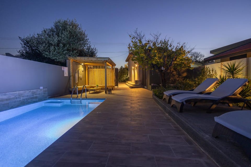 Night, Swimming pool