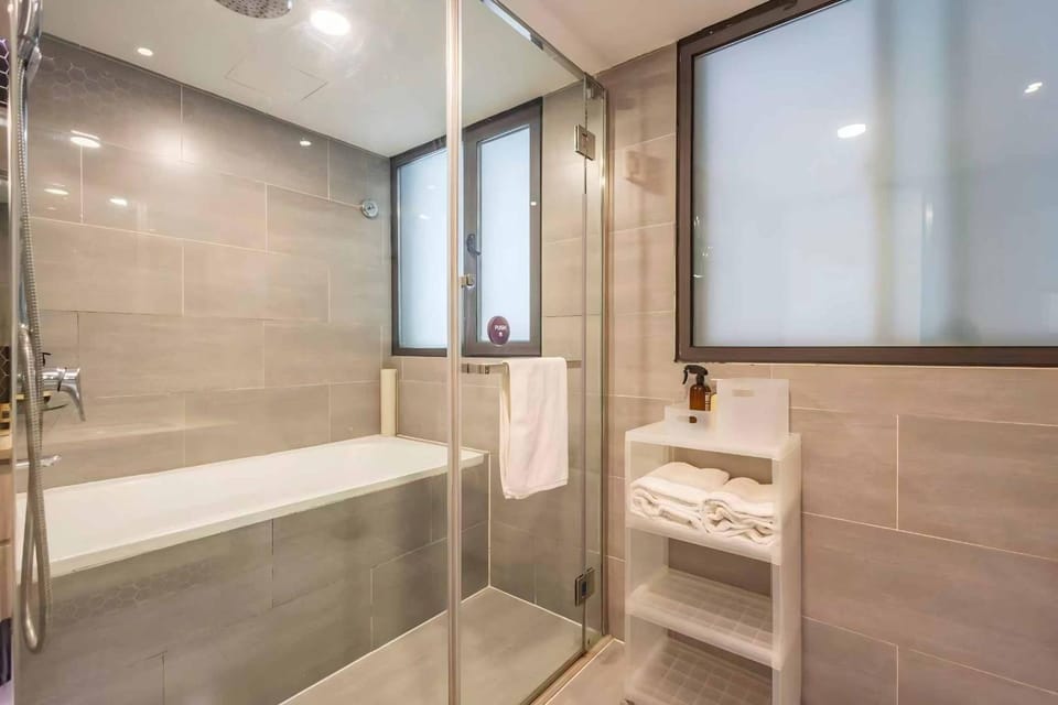 Shower, Bath