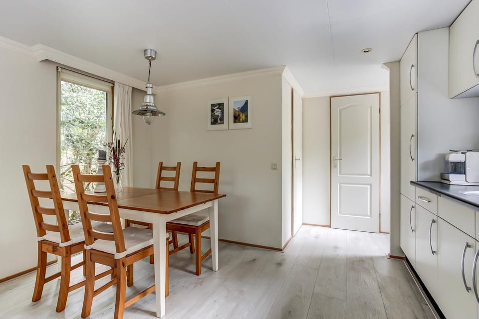 Kitchen or kitchenette, Dining area, stove