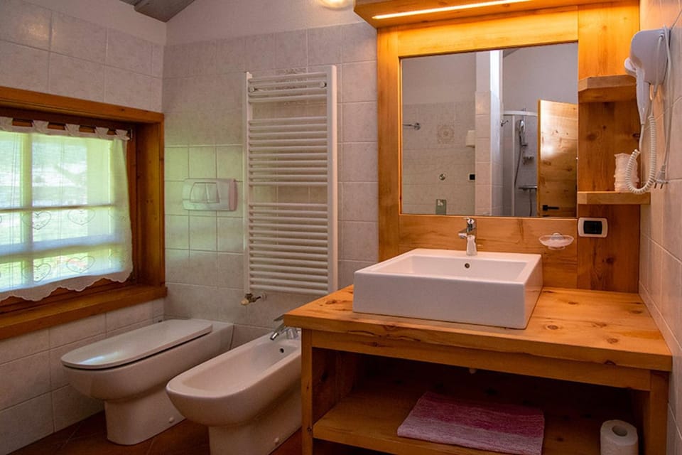 Bathroom, Living room