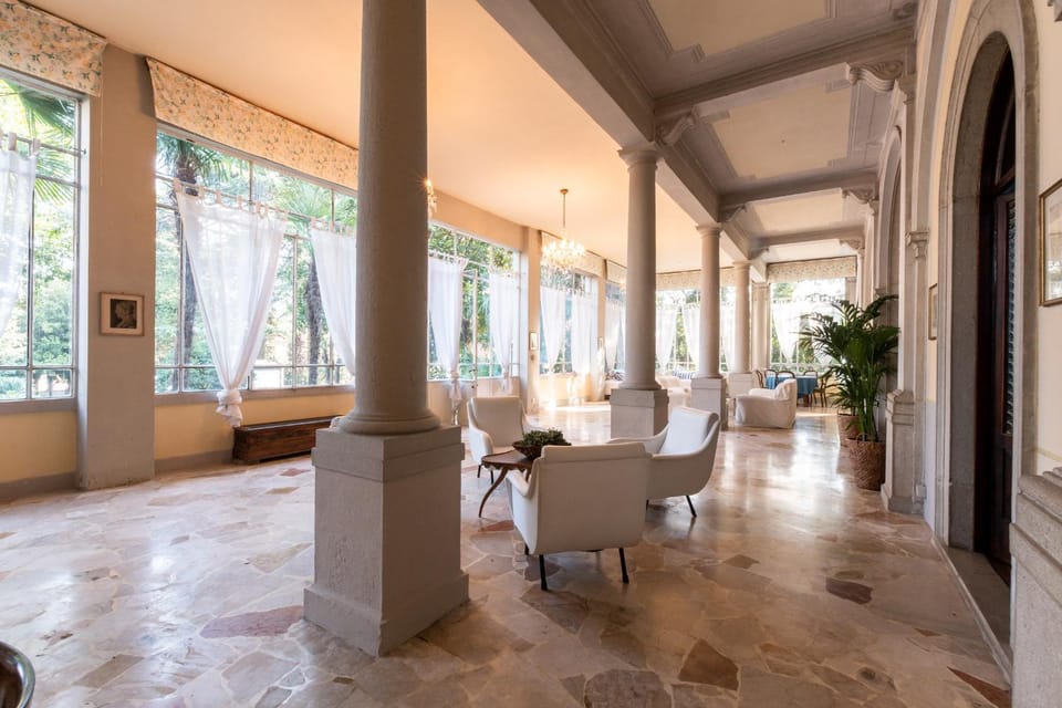 Patio, Facade/entrance, Living room, Seating area