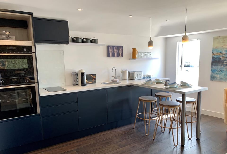 Coffee/tea facilities, Kitchen or kitchenette, Dining area, minibar, pet friendly, stove, toaster