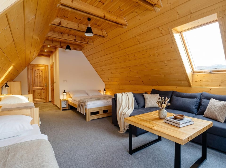 Bed, Living room, Photo of the whole room, Seating area, Bedroom