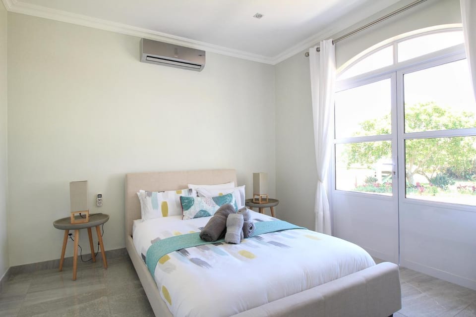 Bed, Bedroom, towels, air conditioner