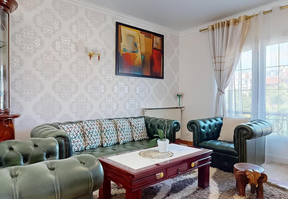 Stunning House 5-Bedrooms for 9P- 20min from Paris Villa in Drancy