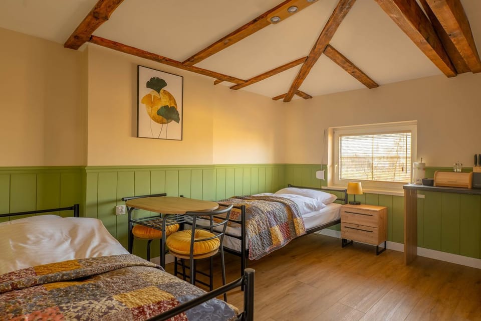 Bed, Photo of the whole room, Dining area, Bedroom