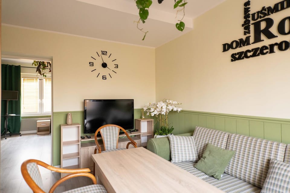 Communal lounge/ TV room, TV and multimedia, Seating area