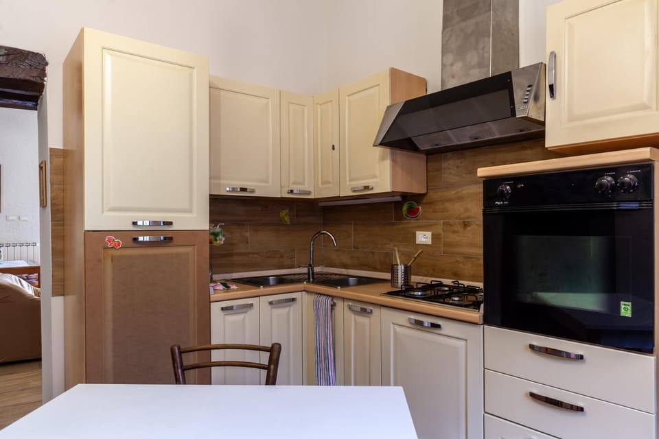 Kitchen or kitchenette, Living room