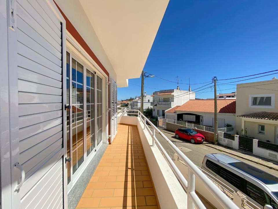 Balcony/Terrace, Street view