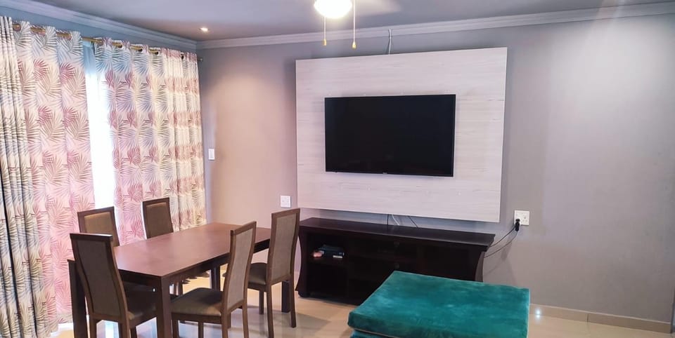 Labas Travellers Guesthouse Bed and Breakfast in KwaZulu-Natal