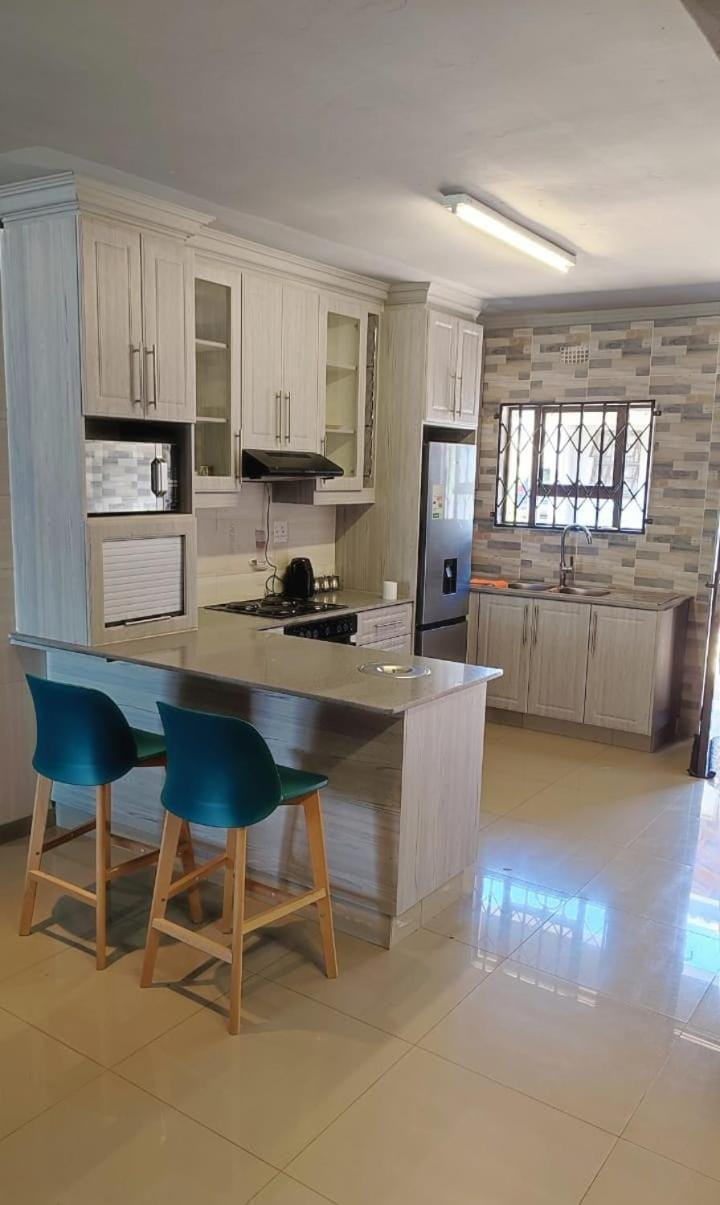 Labas Travellers Guesthouse Bed and Breakfast in KwaZulu-Natal